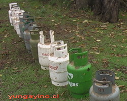 Cilindros de gas encontrados en Yungay