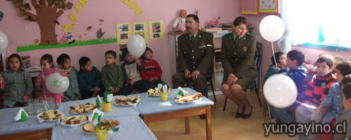 YUNGAYINO.CL - Carabineros en Jardín Infantil Rayito de Luna de Yungay