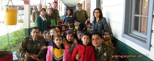 Prekinder del Colegio Cholguán visitaron a Carabineros de Yungay